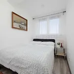 Modern In With View And Fan By Renters Daire