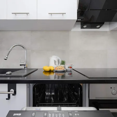 Modern In With View And Fan By Renters Varşova