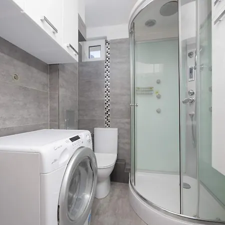 Modern In With View And Fan By Renters Apartment *