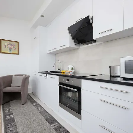 Modern In With View And Fan By Renters 아파트 *