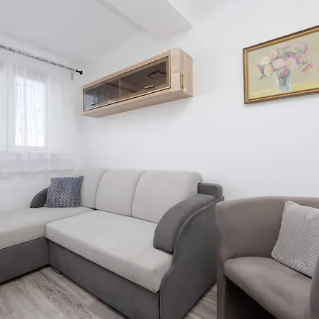 Modern In With View And Fan By Renters