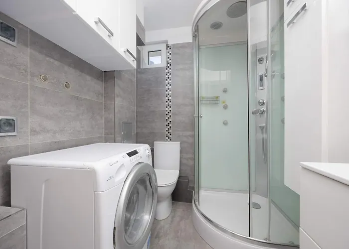 Modern In With View And Fan By Renters Lejlighed *