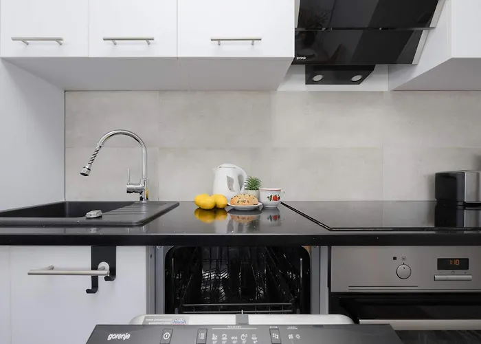 Modern In With View And Fan By Renters Warszawa