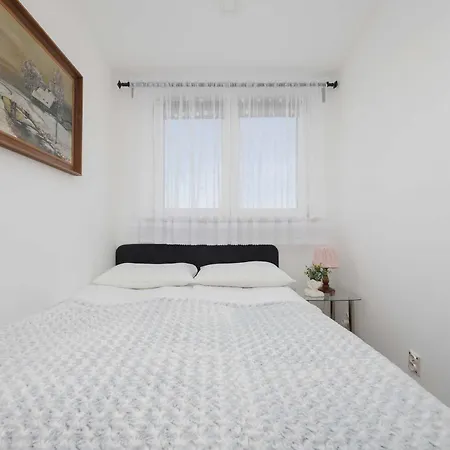 Modern In With View And Fan By Renters דירה *